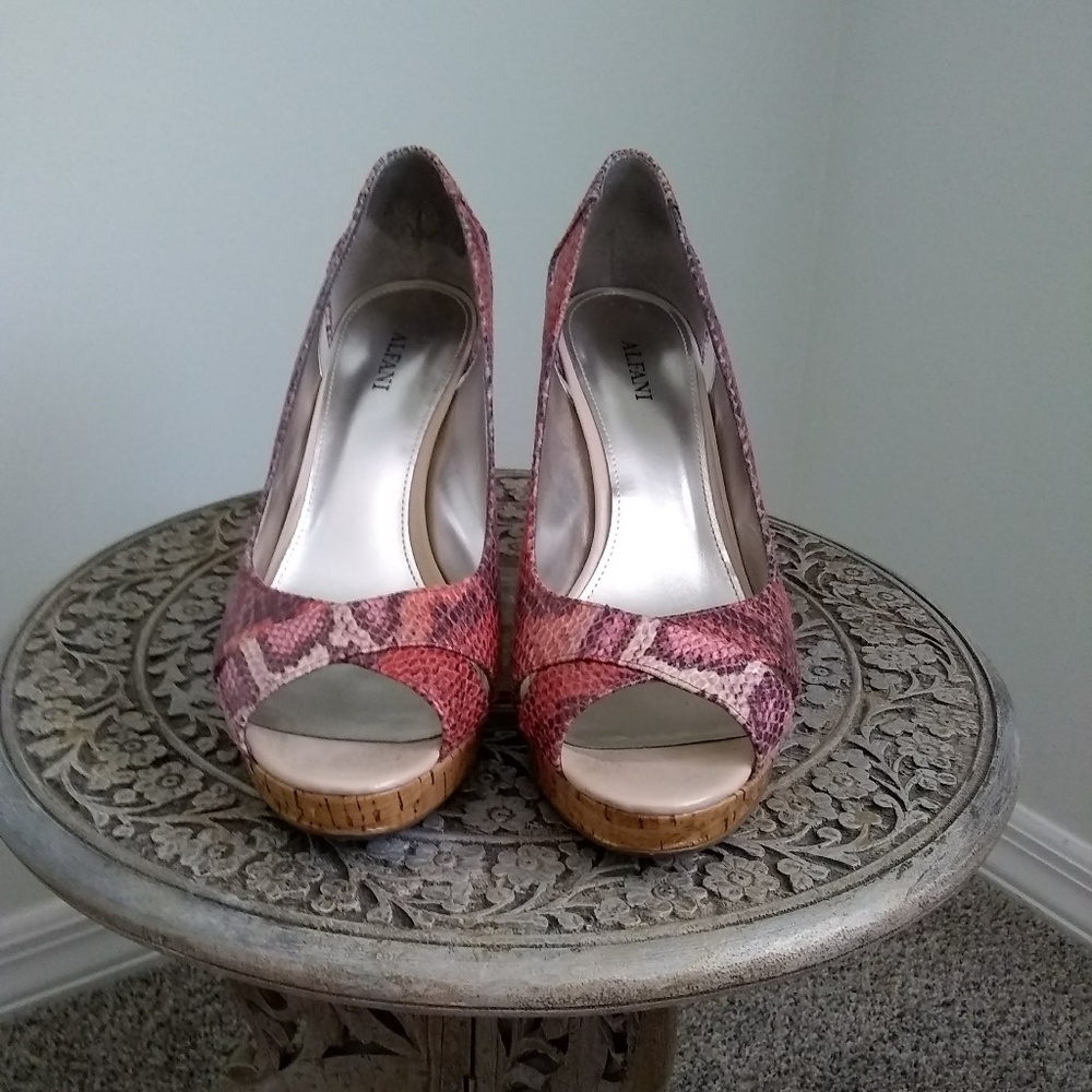 Shoes - Picture 2 of 4